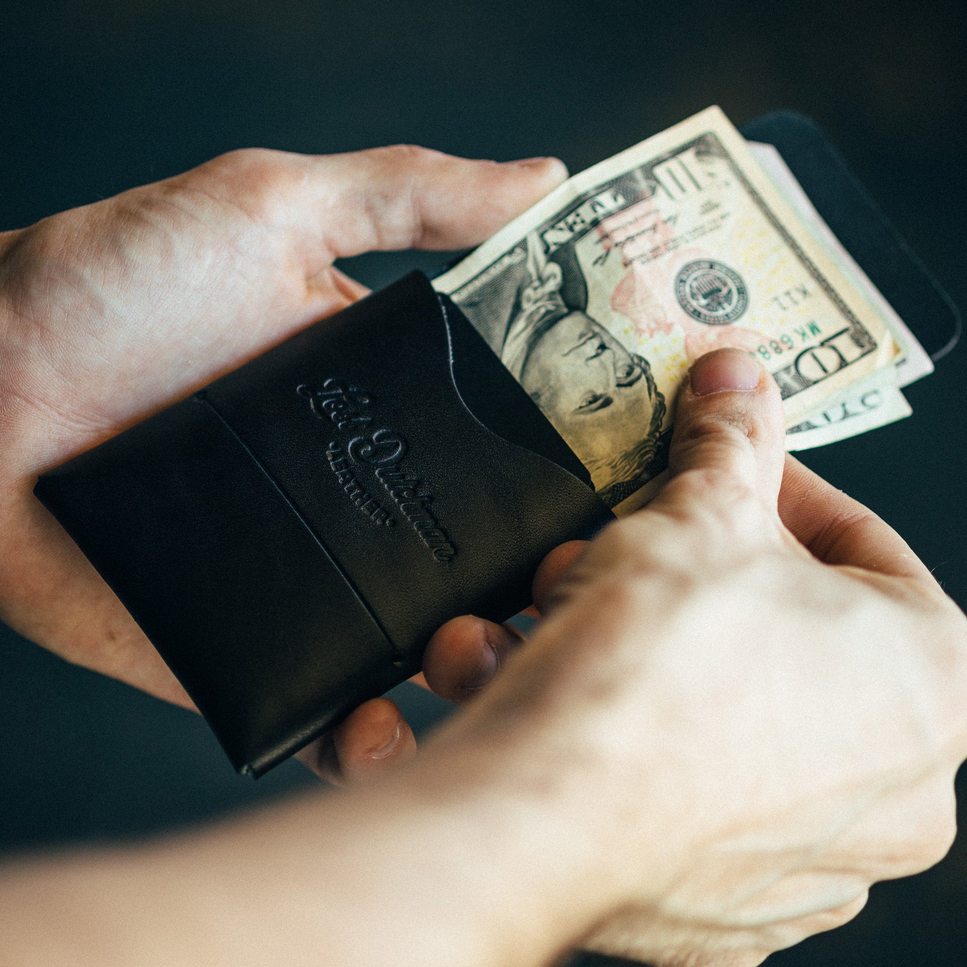 The Franklin Minimalist Full-Grain Leather Wallet in Black