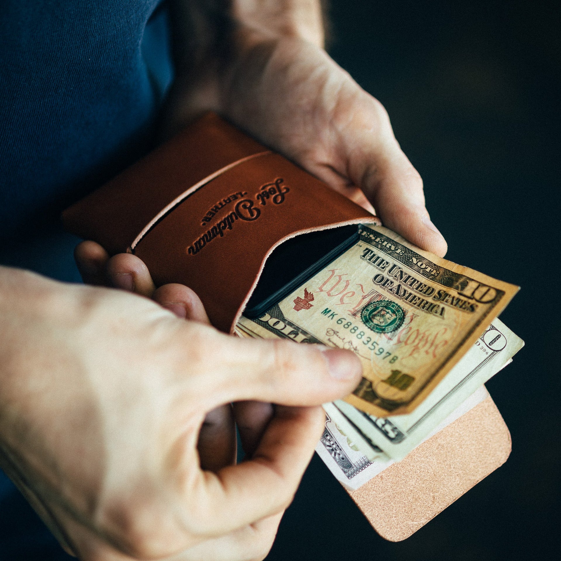 The Franklin Minimalist Full-Grain Leather Wallet in Brown