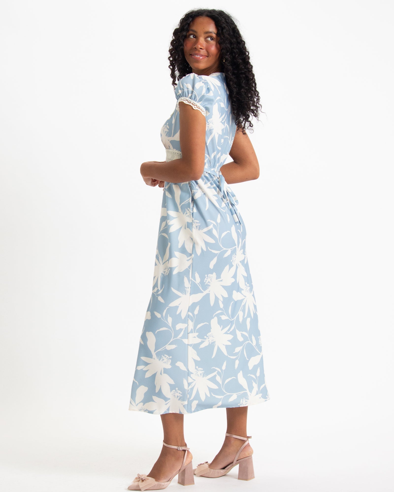 In Bloom Floral Midi Dress with Puff Sleeves and Lace Trim - Image 2