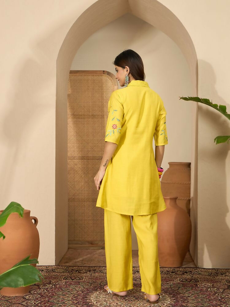 Women's Yellow Roman Silk Embroidered Kurta Set with Pant