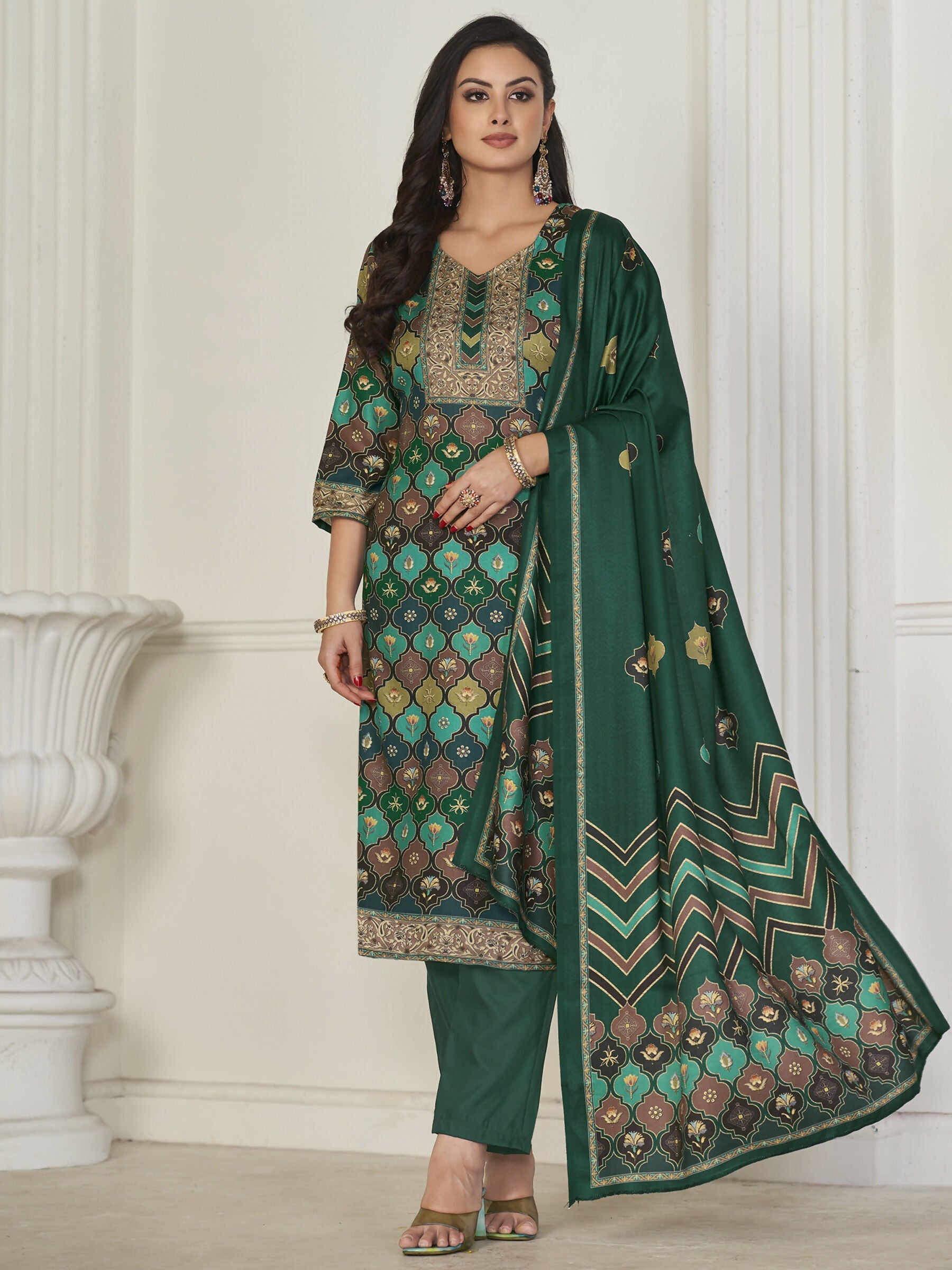 Women's Multicolor Pashmina Geometric Digital Print Kurta Set