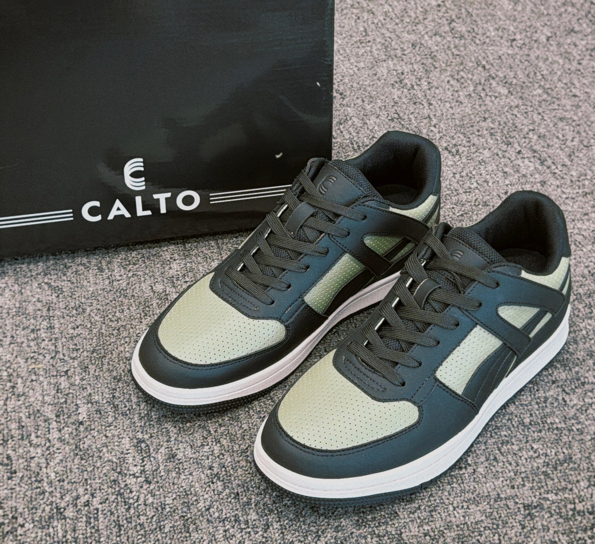 CALTO - S2533 - 2.2 Inches Taller (Black/Green) - Contemporary Casual Sneaker