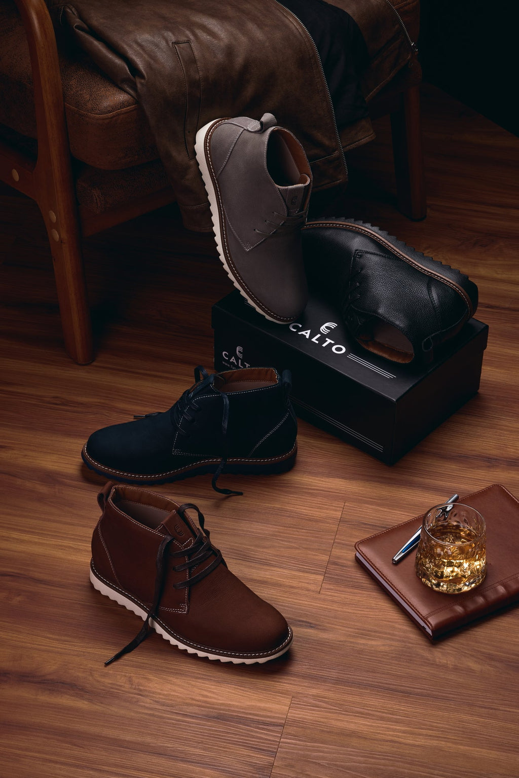CALTO - J2191 - 2.6 Inches Taller (Ultramarine Blue/Blue Sole) - Nubuck Chukka Boots