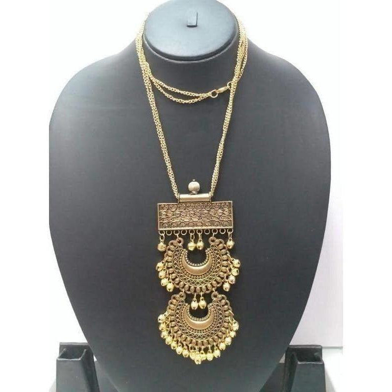 A delicate and elegant gold pendant necklace for women, showcasing a minimalist design.