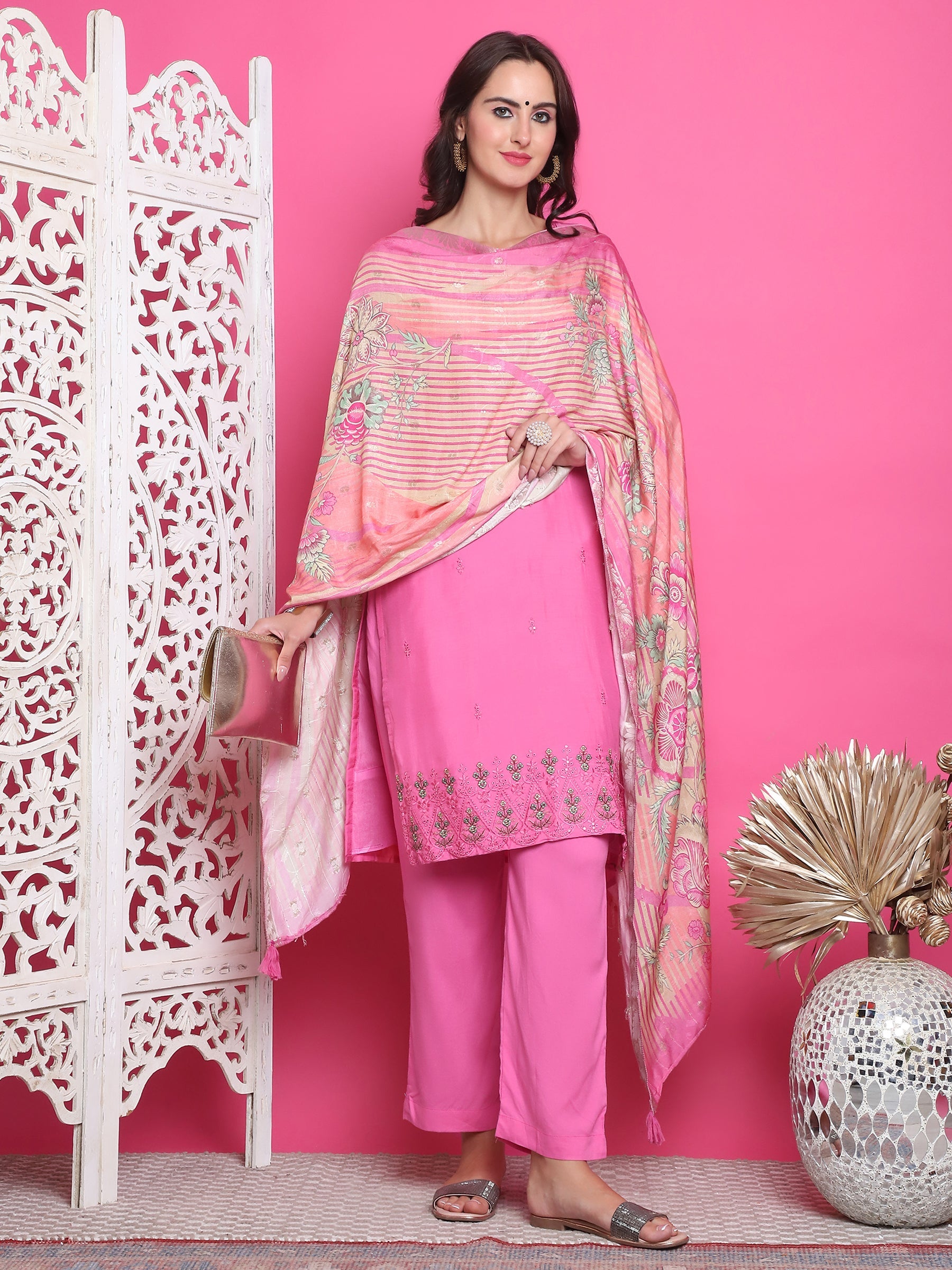 Women's Pink Muslin Floral Resham Embroidery Kurta Set