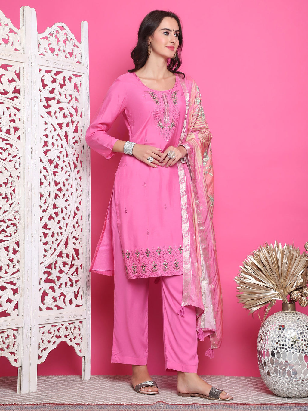 Women's Pink Muslin Floral Resham Embroidery Kurta Set