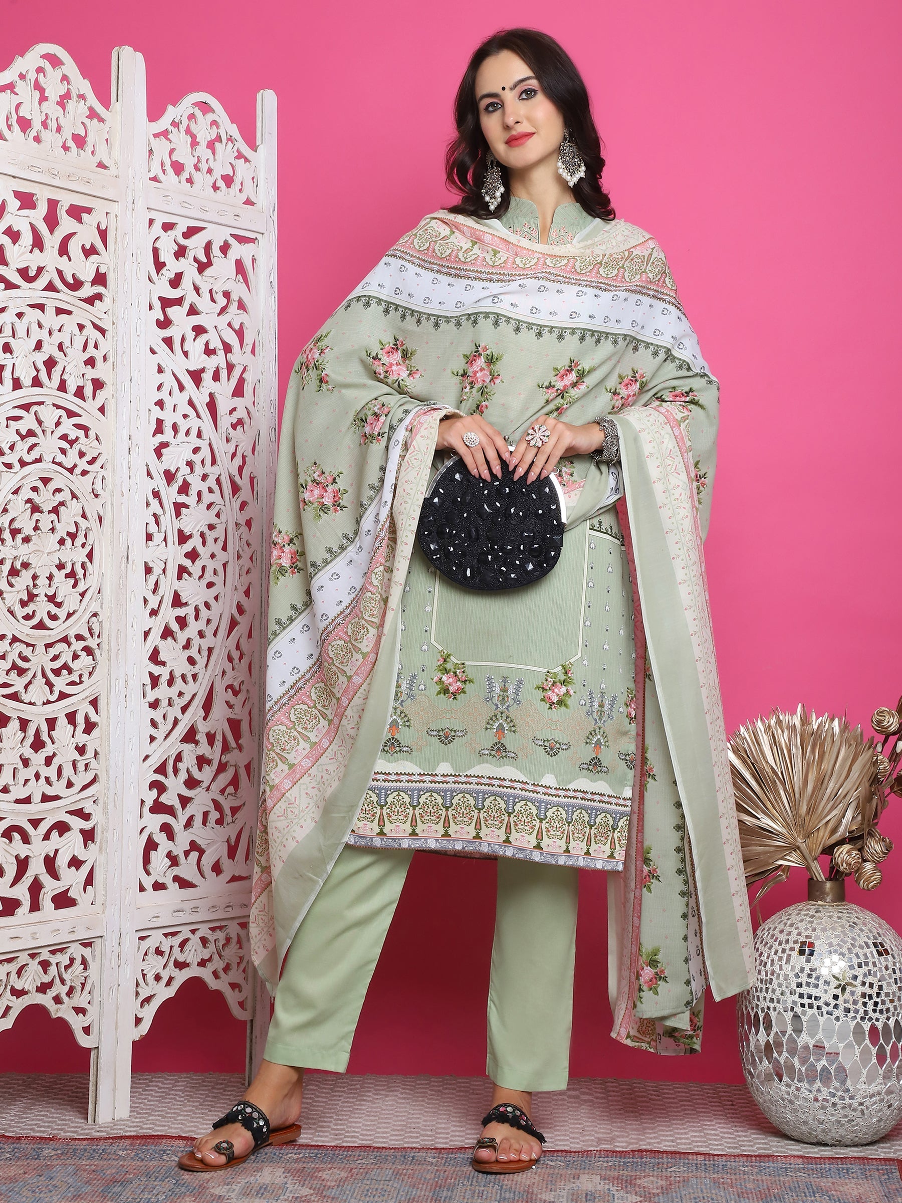 Women's Green Cotton Floral Kurta Set with Resham Thread Work