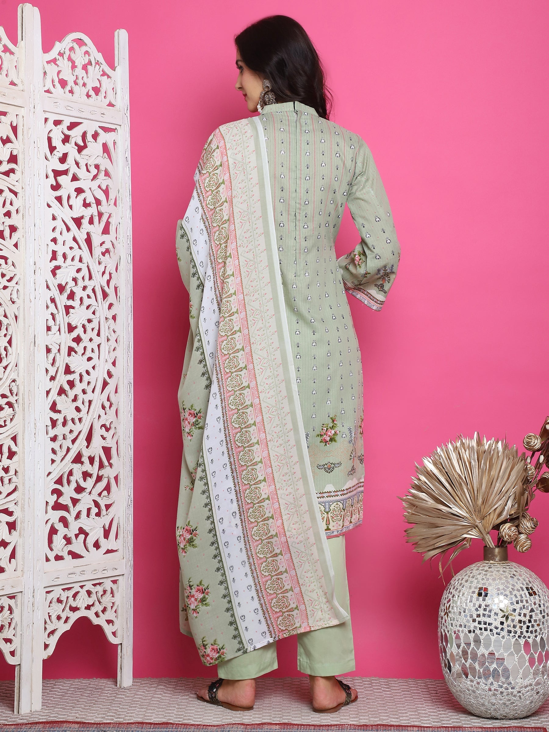Women's Green Cotton Floral Kurta Set with Resham Thread Work