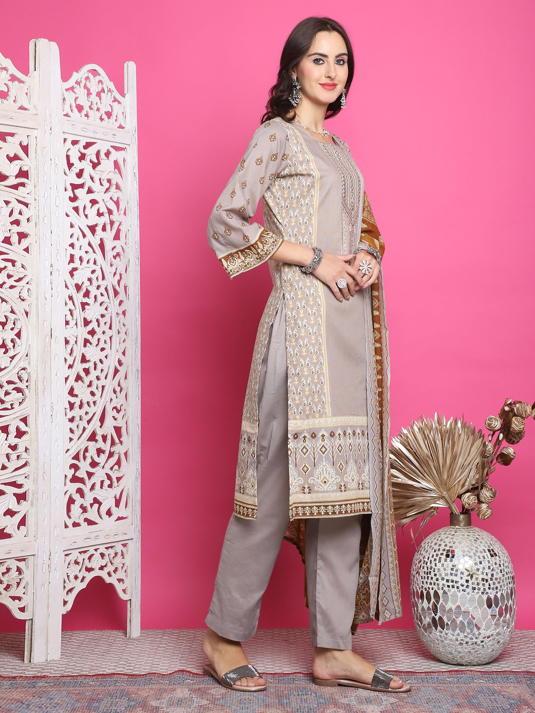 Grey Cotton Floral Digital Print Kurta Set with Resham Thread Work