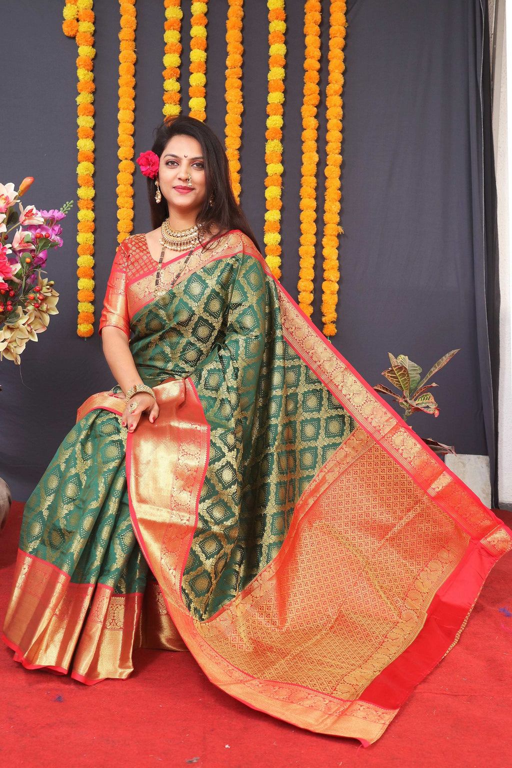 Women's Green Kanchipuram Silk Saree with Zari Woven Border