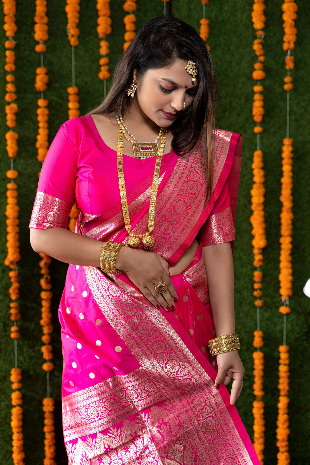 Women's Rani Pink Handloom Banarasi Silk Saree with Zari Work