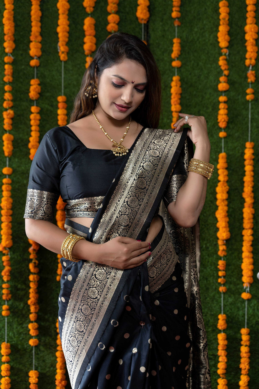 Jyoti Fashion Women's Black Handloom Banarasi Silk Zari Woven Saree with Blouse