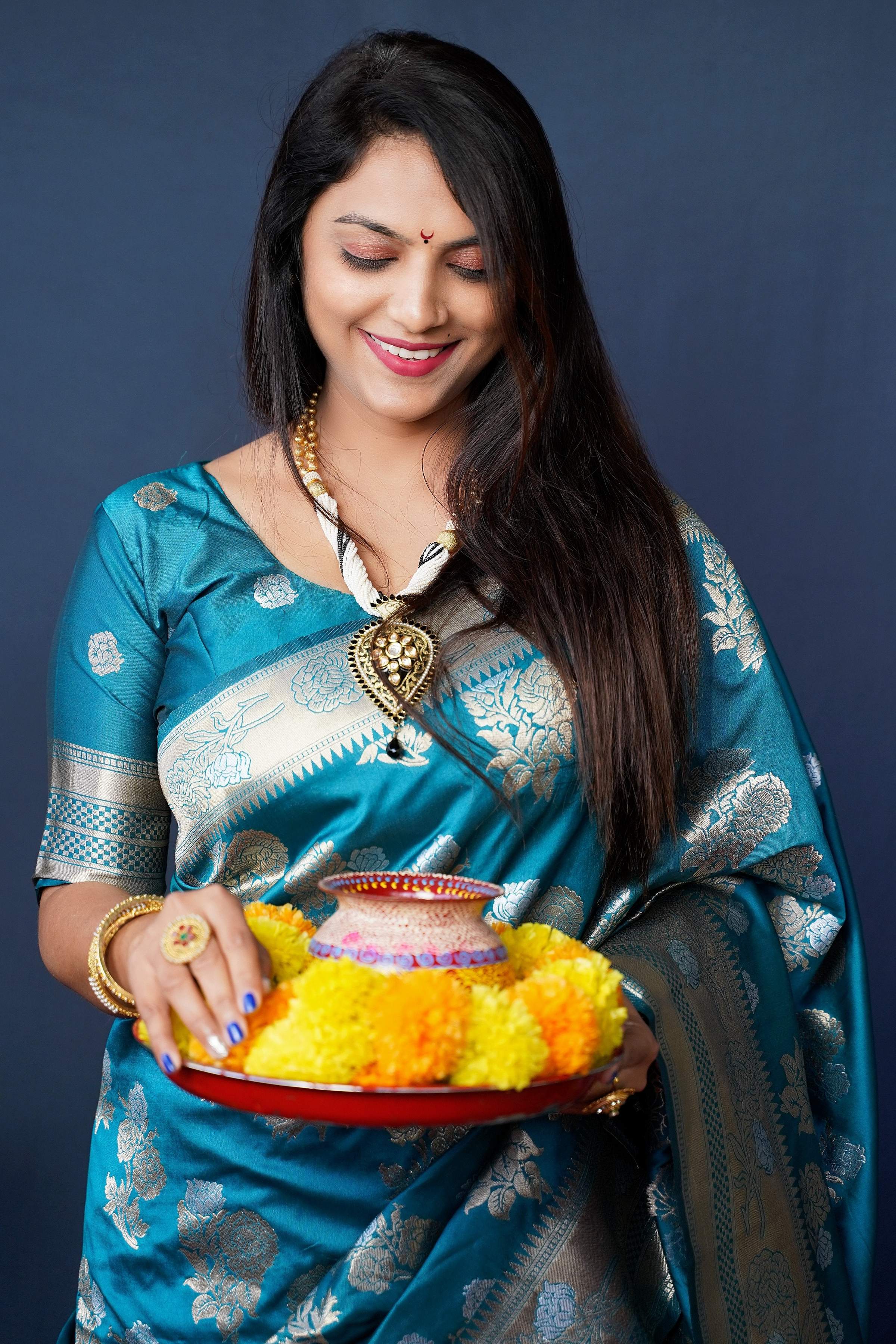 Women's Teal Handloom Banarasi Silk Saree with Zari Details