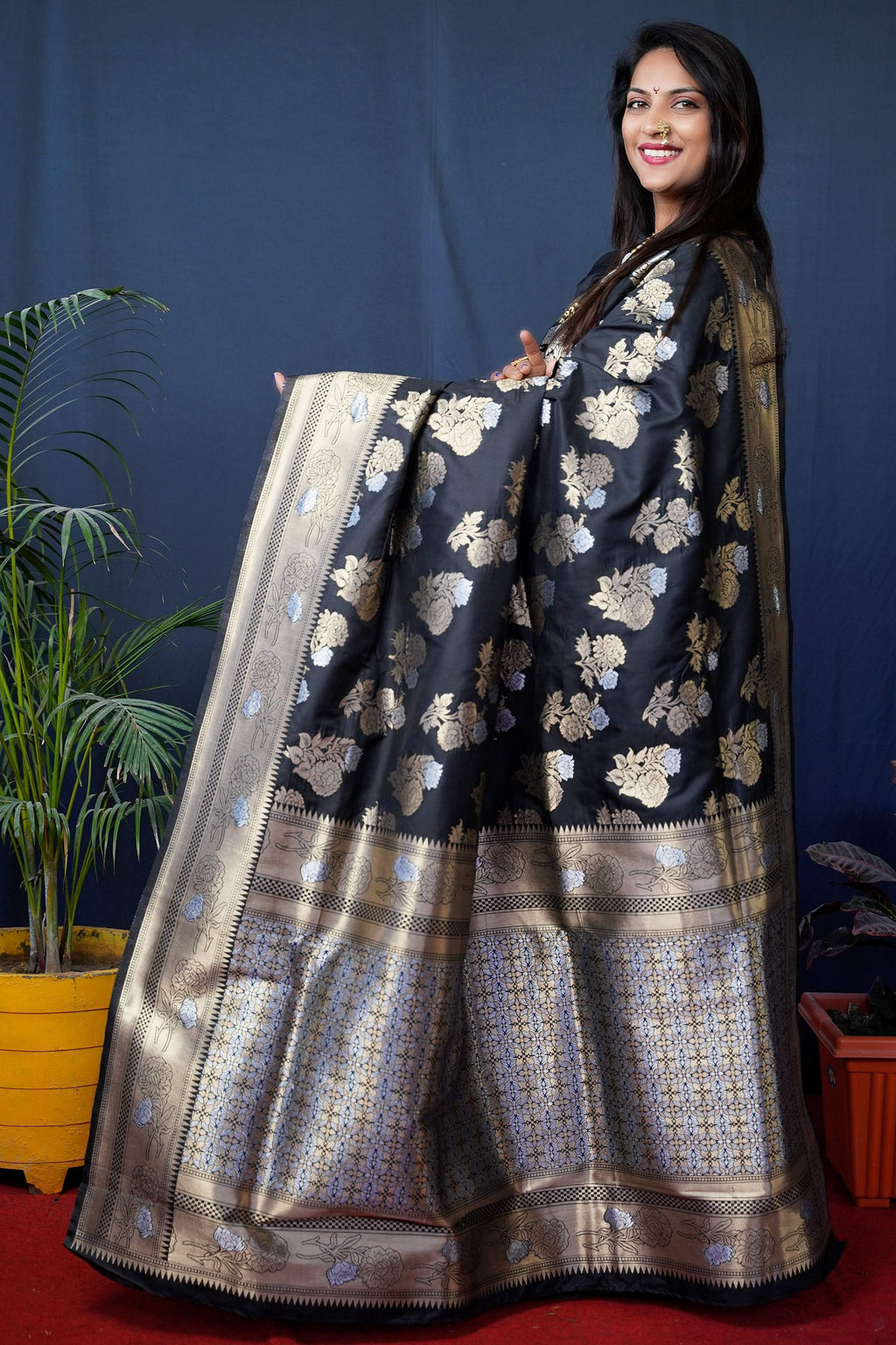 Women's Black Handloom Banarasi Silk Saree with Zari Weaving
