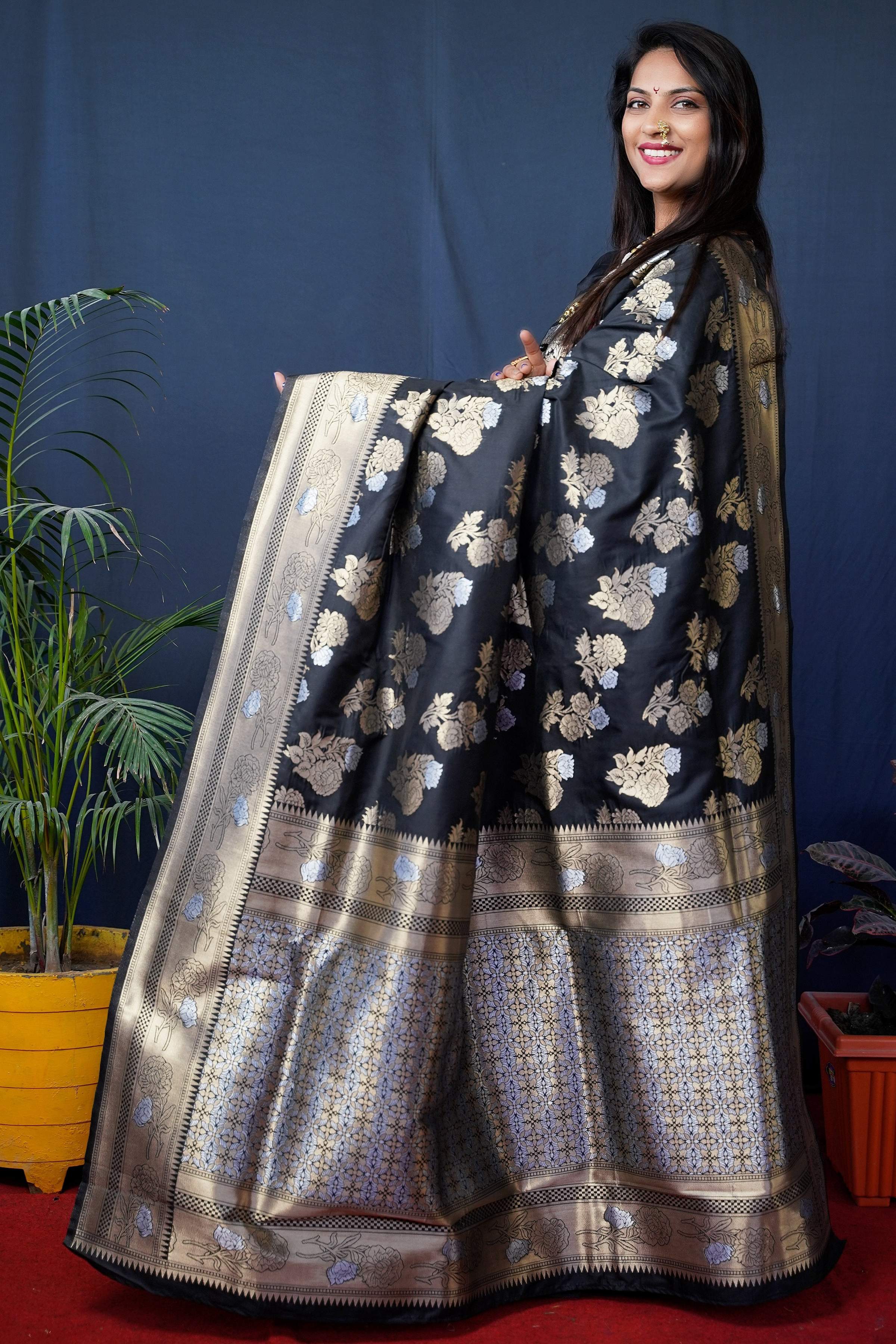 Women's Black Handloom Banarasi Silk Saree with Zari Weaving