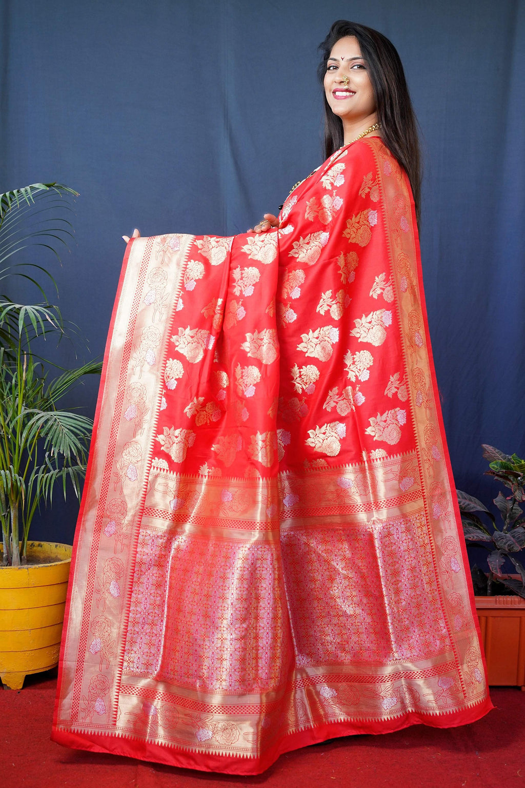 Red Handloom Banarasi Silk Saree with Zari Woven Border & Blouse