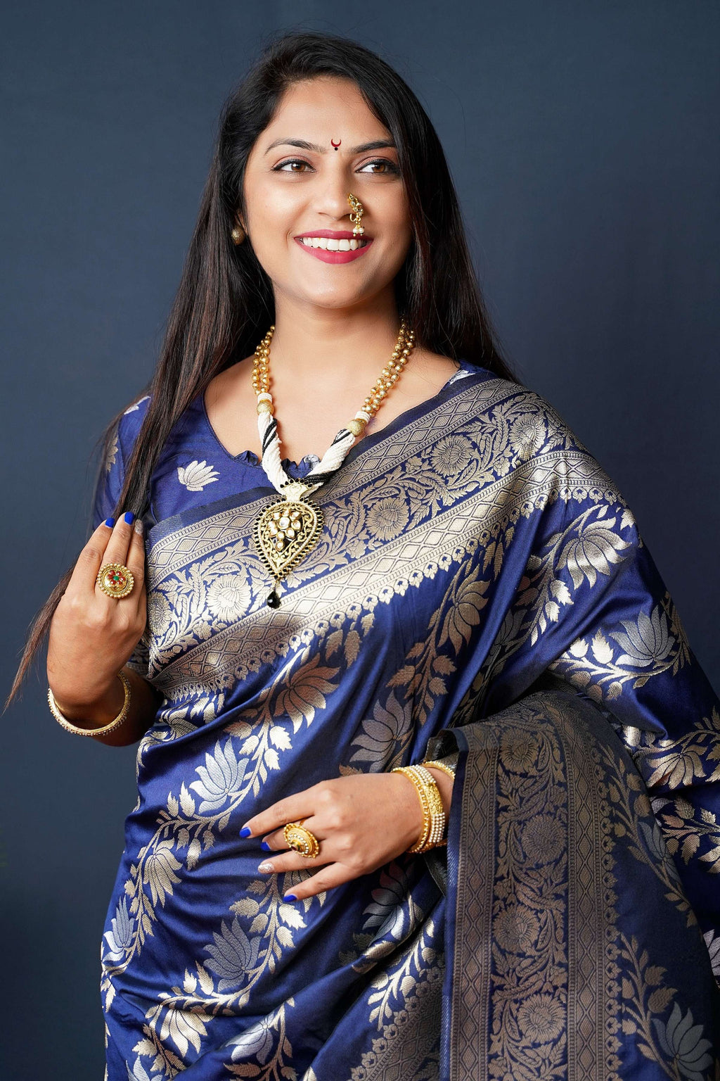 Women's Navy Blue Handloom Banarasi Silk Saree with Zari Weave