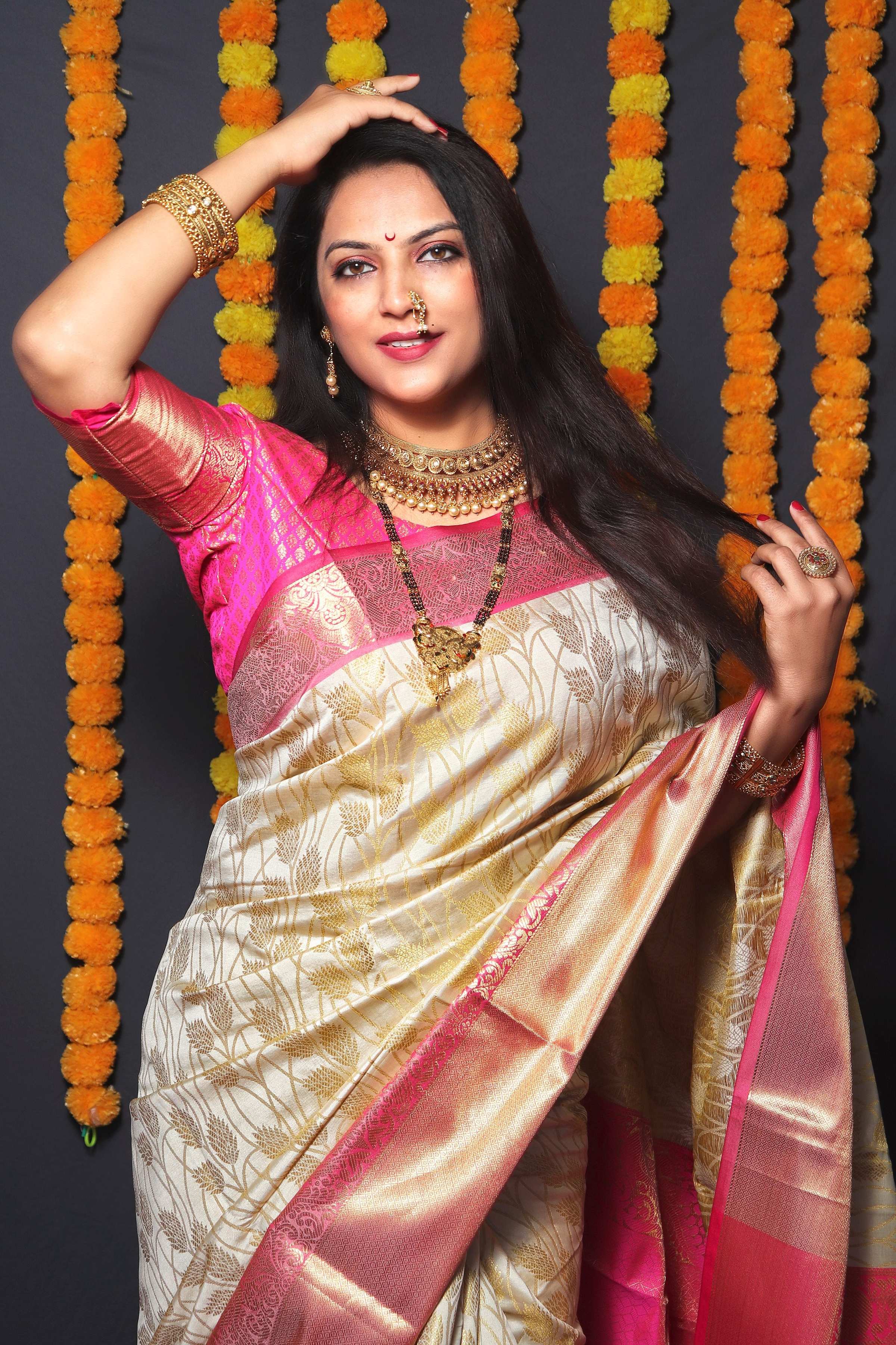 Women's Off White Kanchipuram Silk Saree with Zari Weave