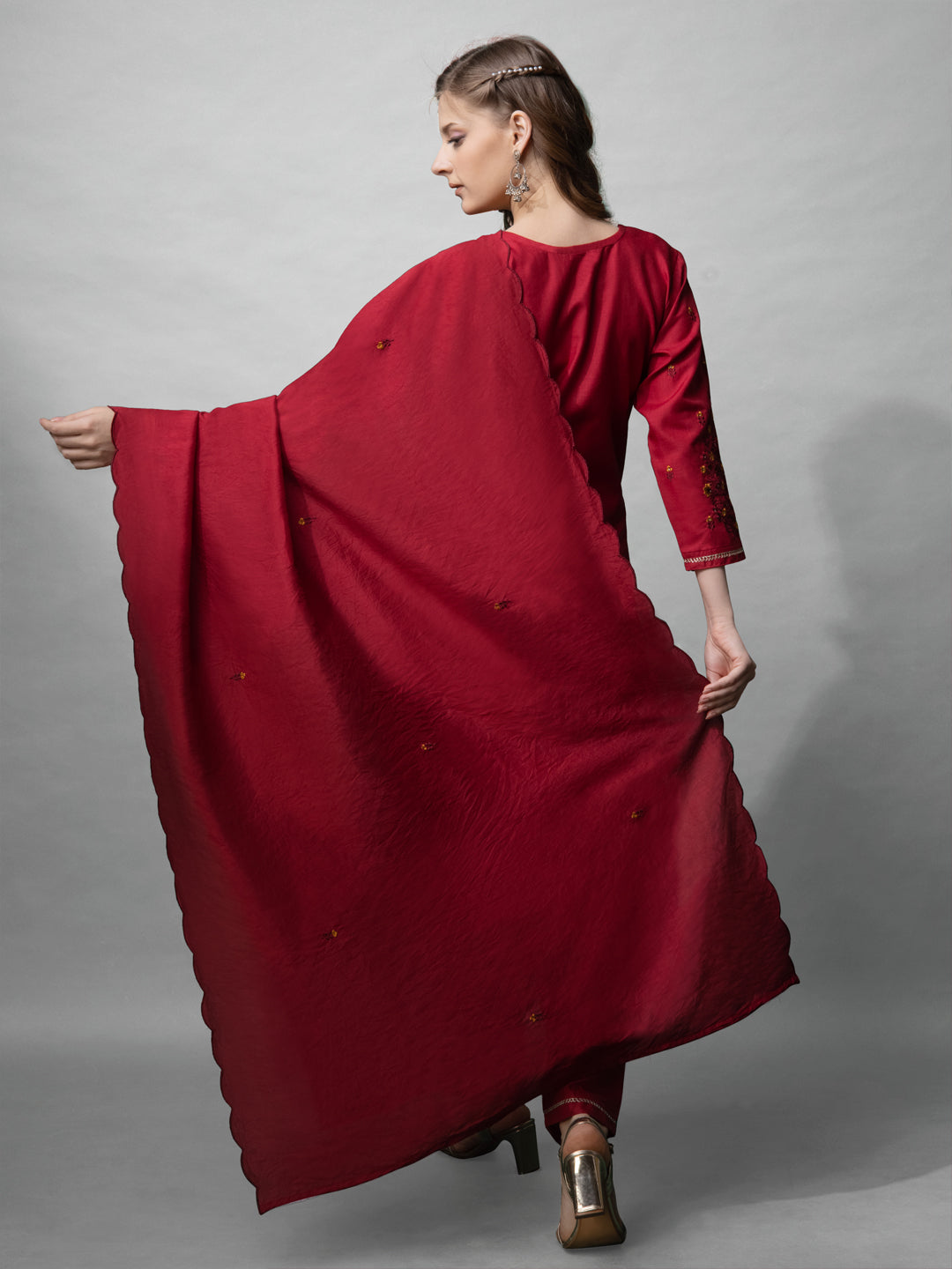 Maroon Cotton Blend Embroidered V-Neck Kurta with 3/4 Sleeves