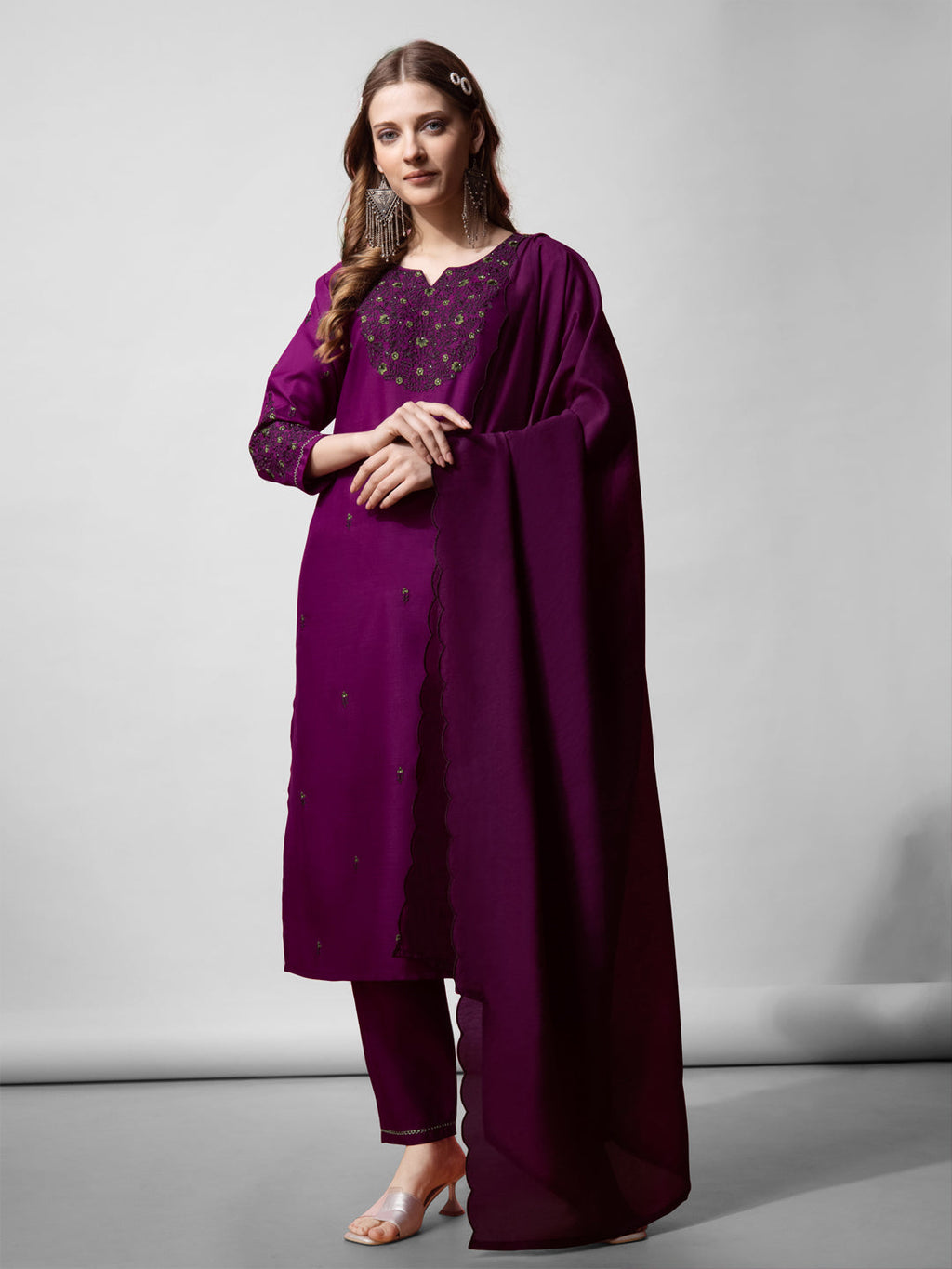 Purple embroidered straight-fit cotton blend kurta with V-neck
