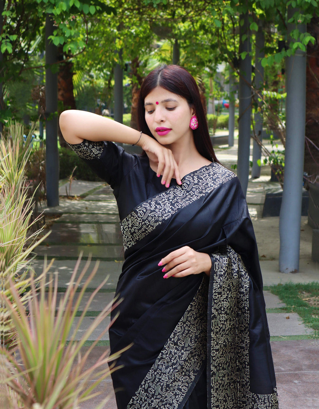 Black Handloom Raw Silk Saree with Printed Border Detail