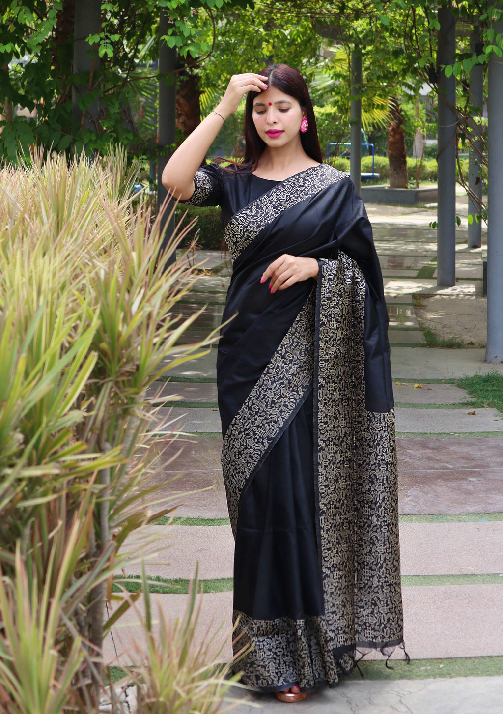 Black Handloom Raw Silk Saree with Printed Border Detail