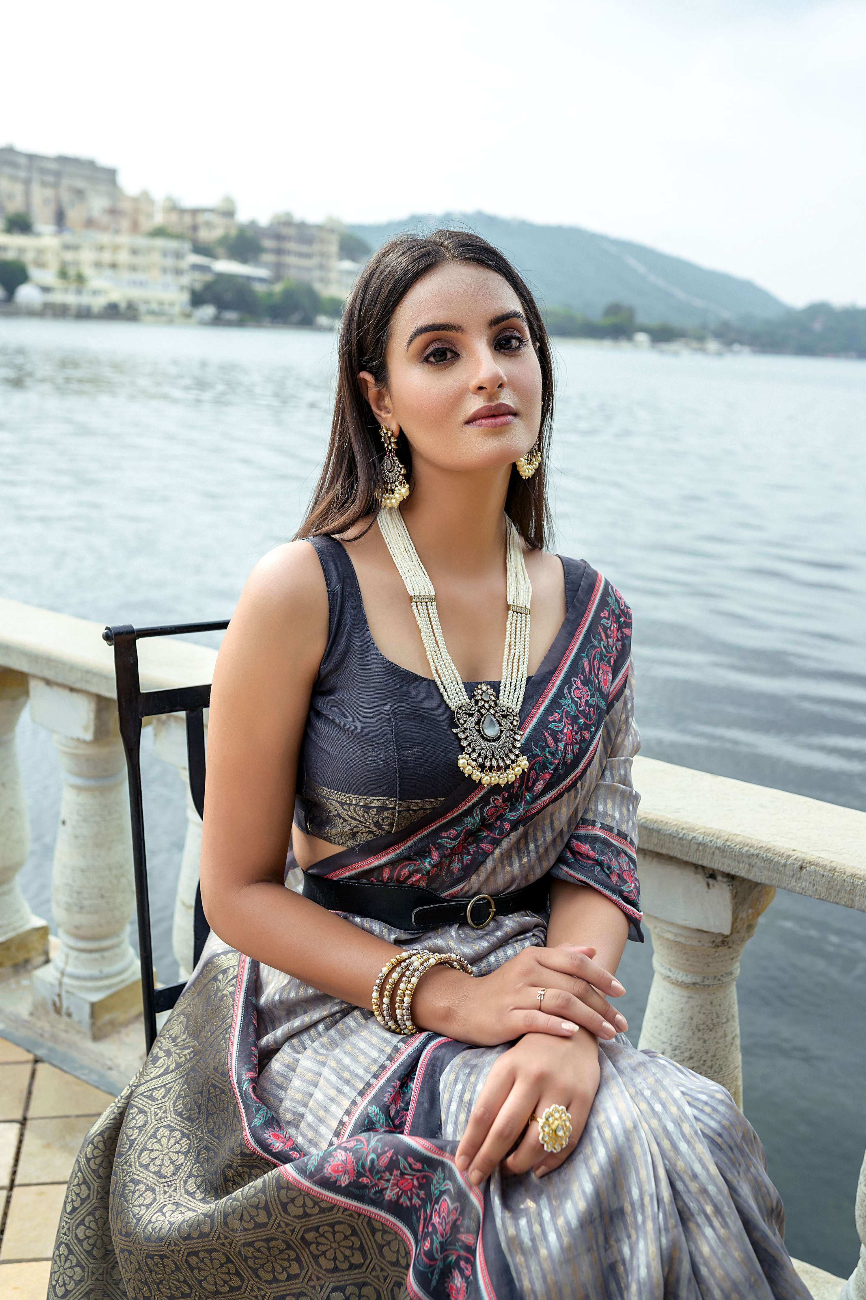 Grey Soft Silk Zari Woven Traditional Saree with Blouse Piece