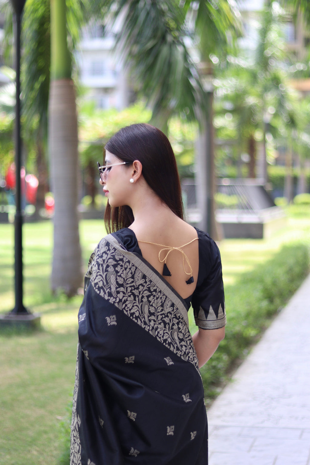 Jyoti Fashion Women's Black Handloom Raw Silk Weaving Pallu Traditional Saree with Blouse