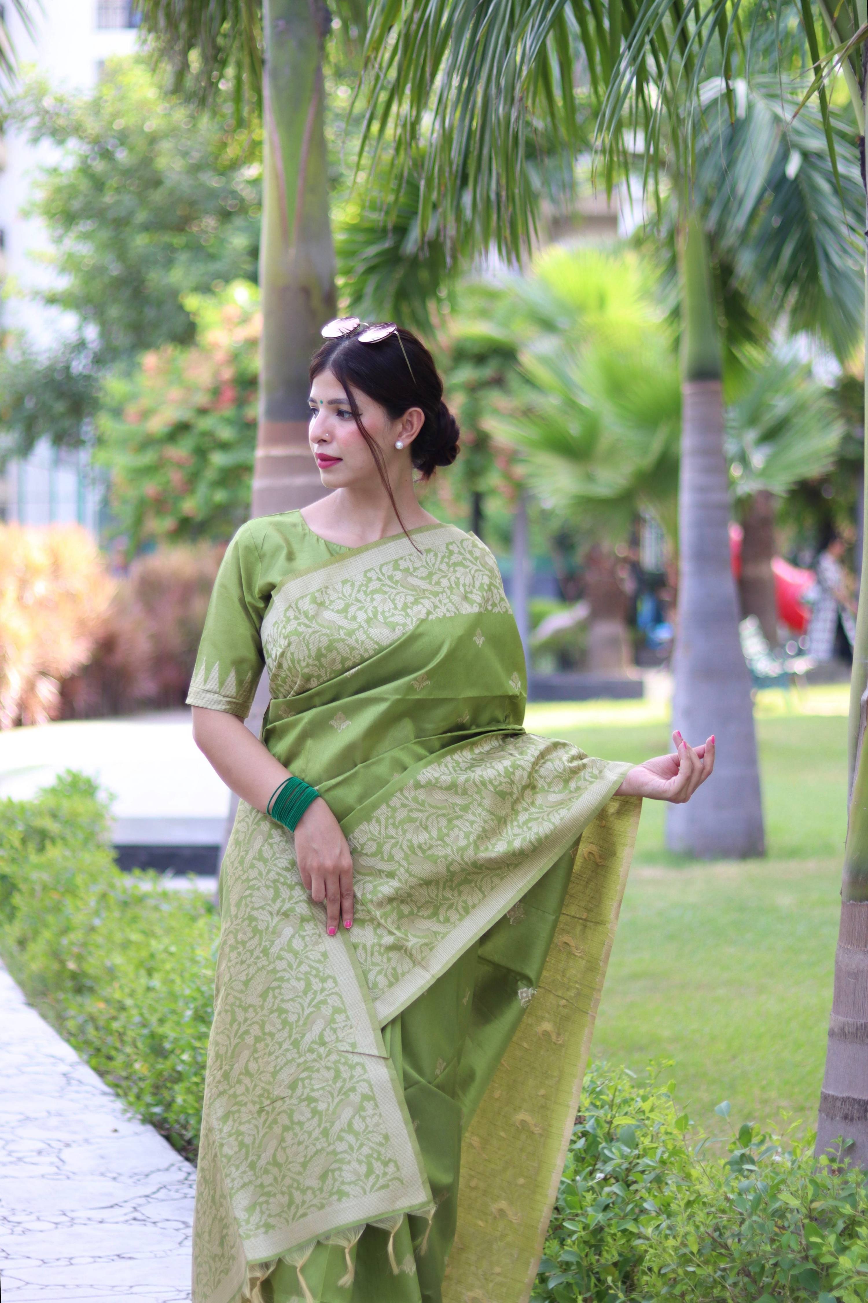 Mehendi Handloom Raw Silk Saree with Weaving Pallu and Blouse