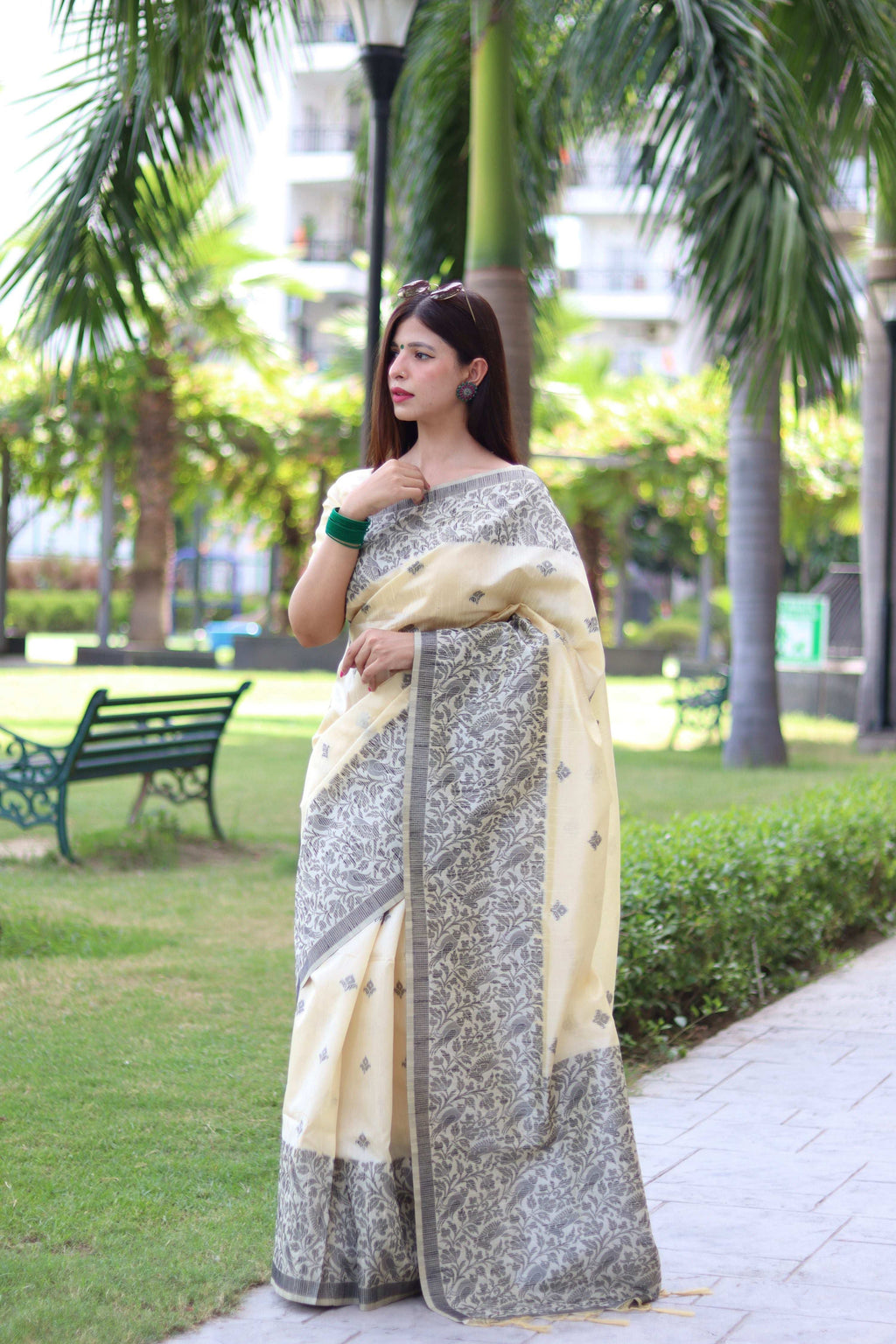 Cream Handloom Raw Silk Saree with Elegant Weaving Pallu