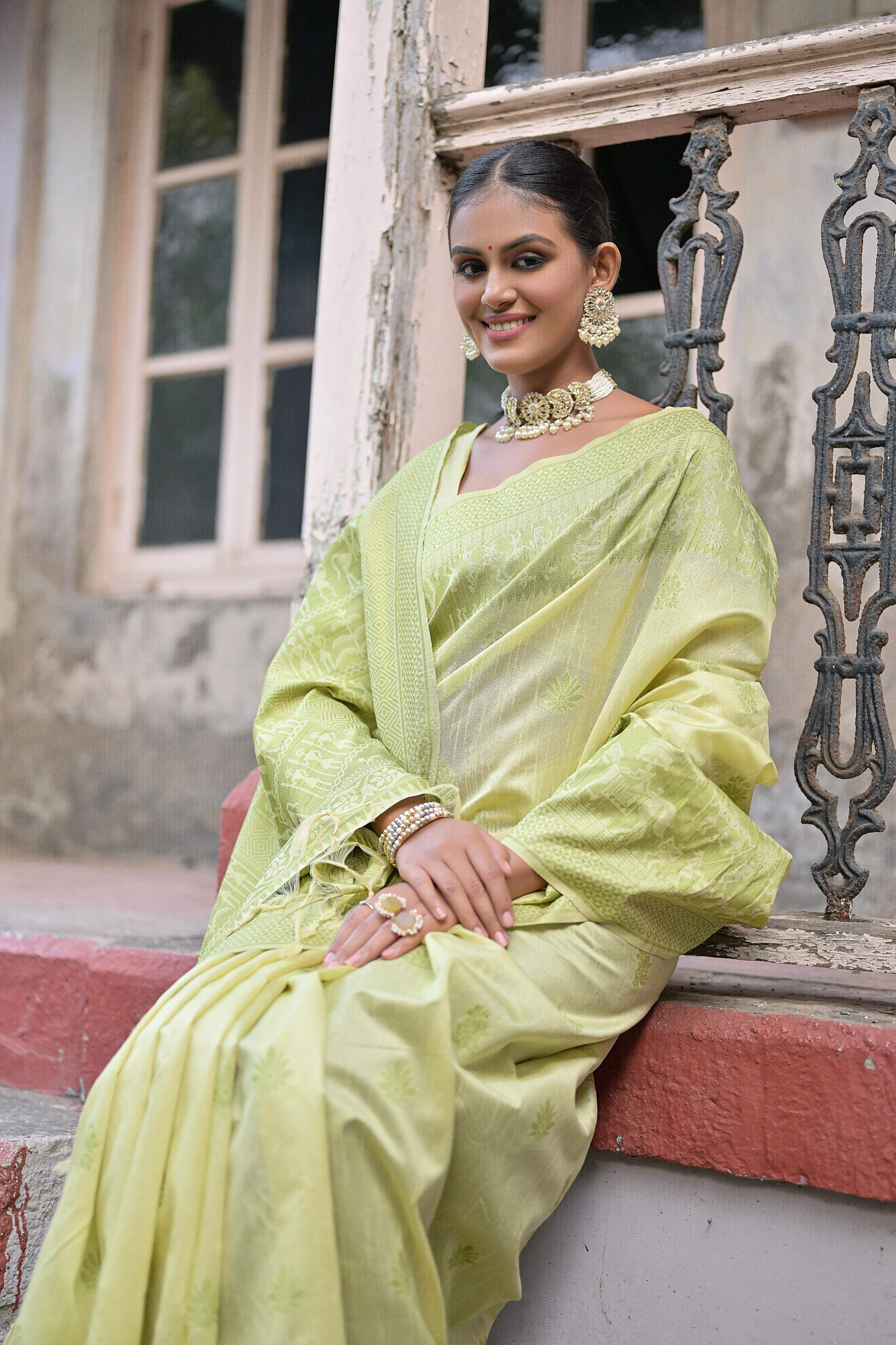 Women's Light Green Handloom Raw Silk Saree with Weaving Pallu