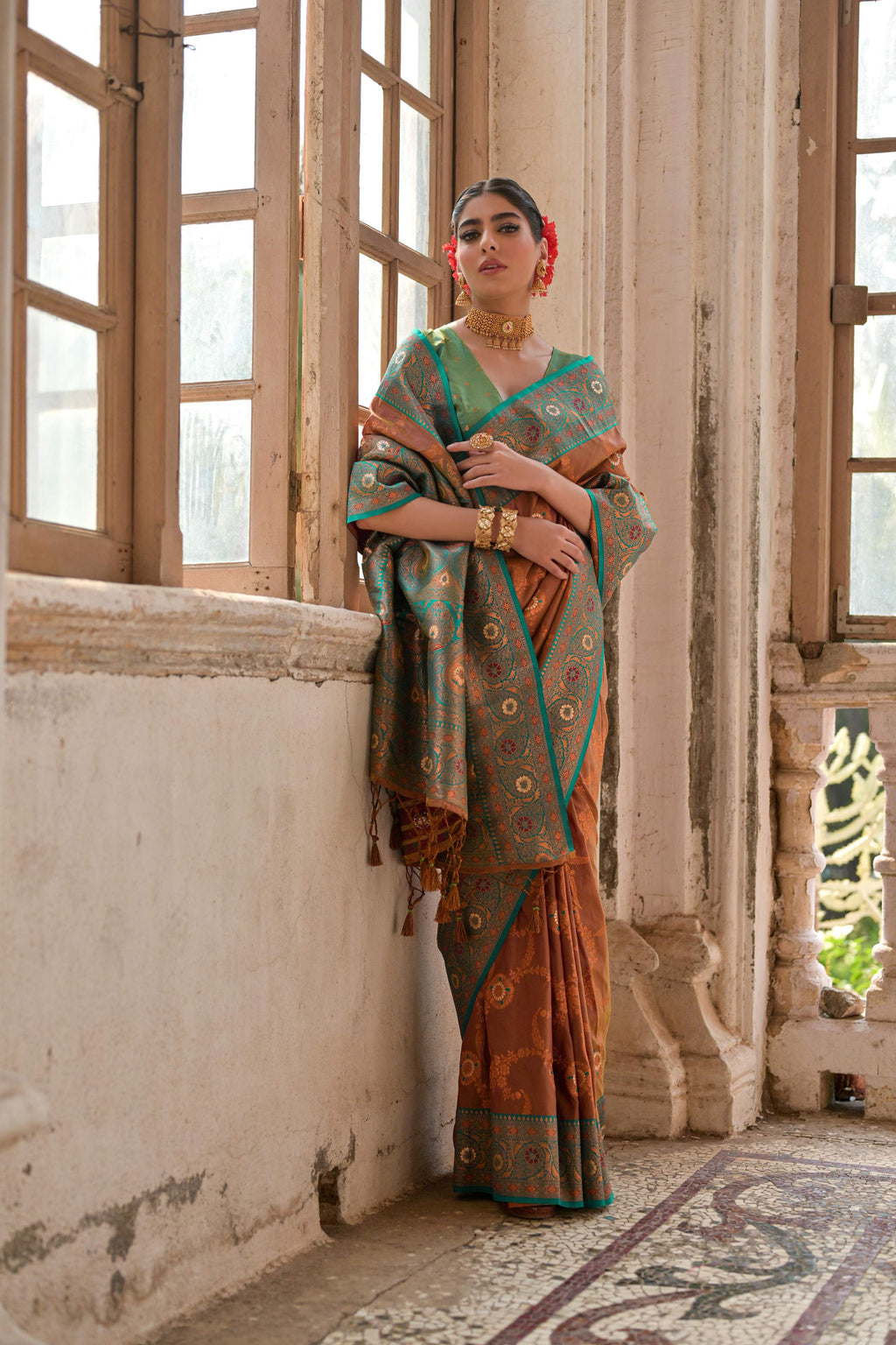 Women's Brown Banarasi Silk Zari Woven Traditional Saree