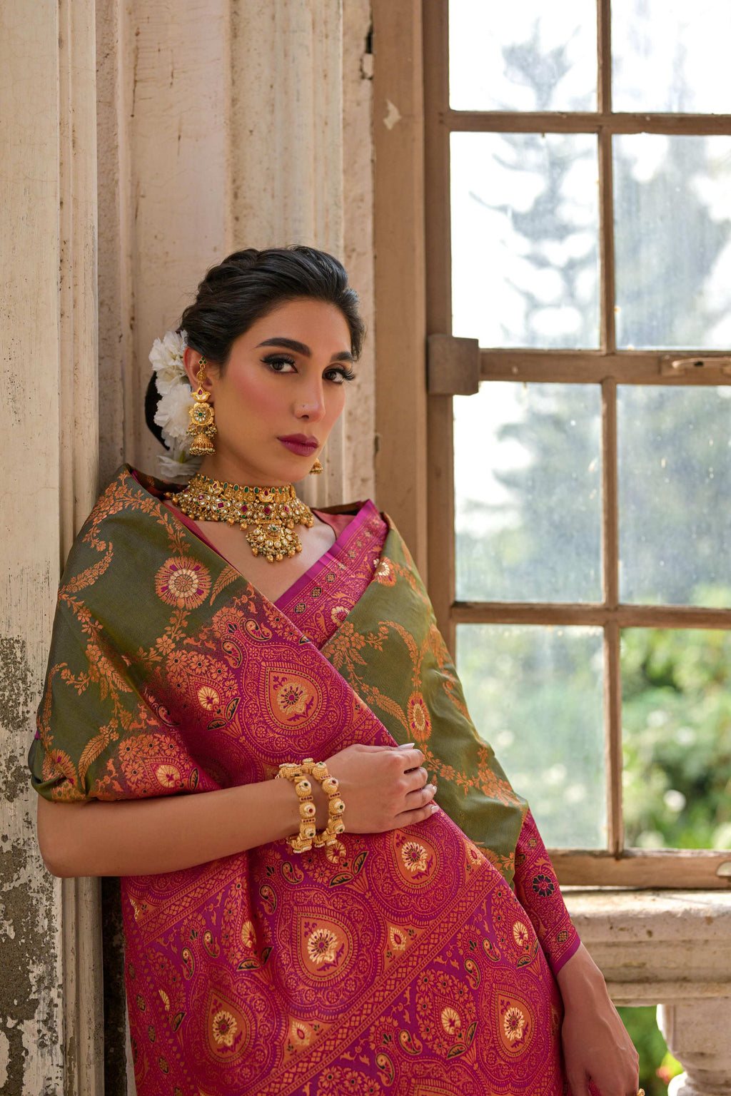 Mehendi Banarasi Silk Zari Woven Saree for Glamorous Events