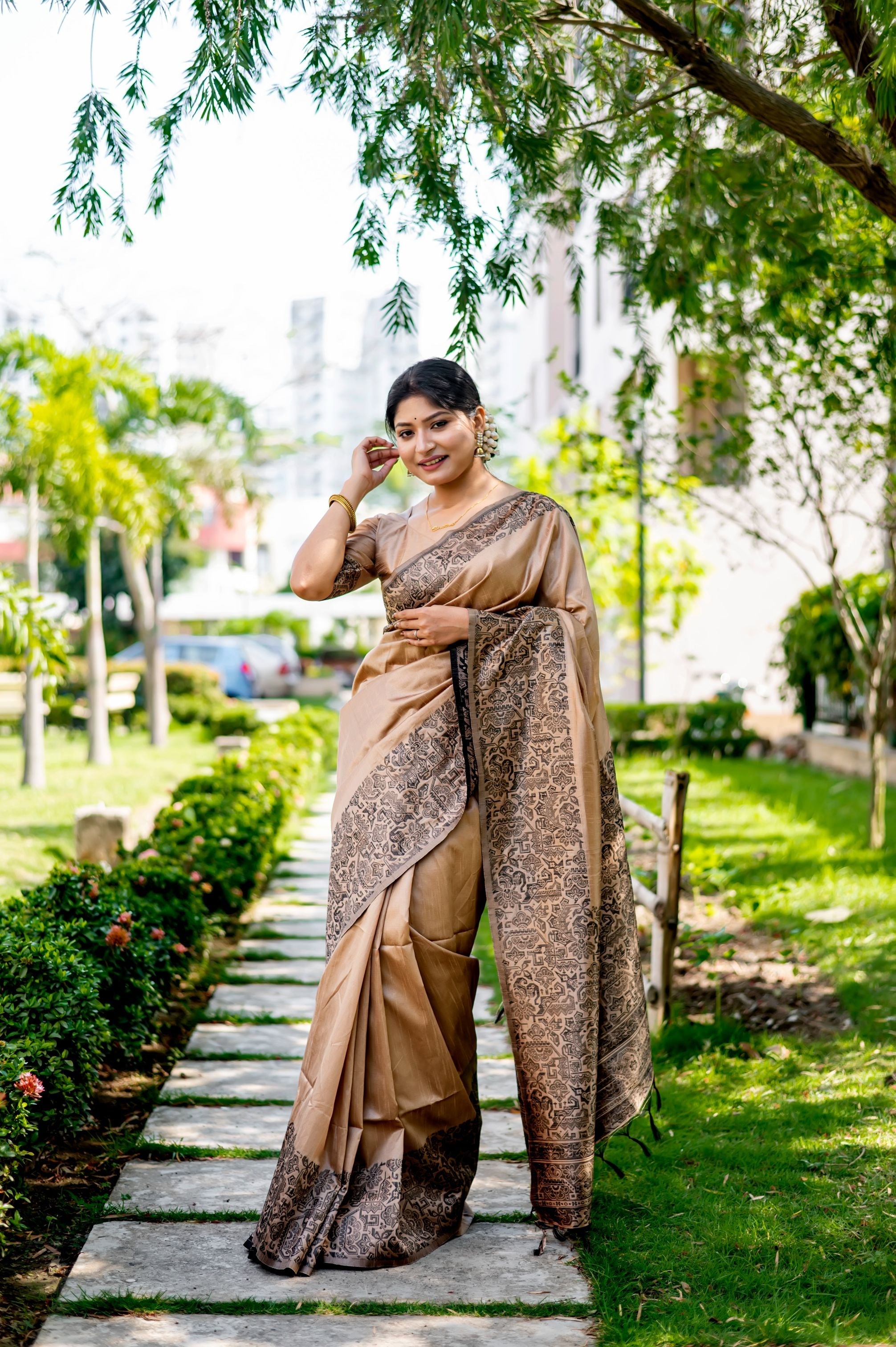 Jyoti Fashion Women's Cream Handloom Raw Silk Weaving Designer Saree with Blouse
