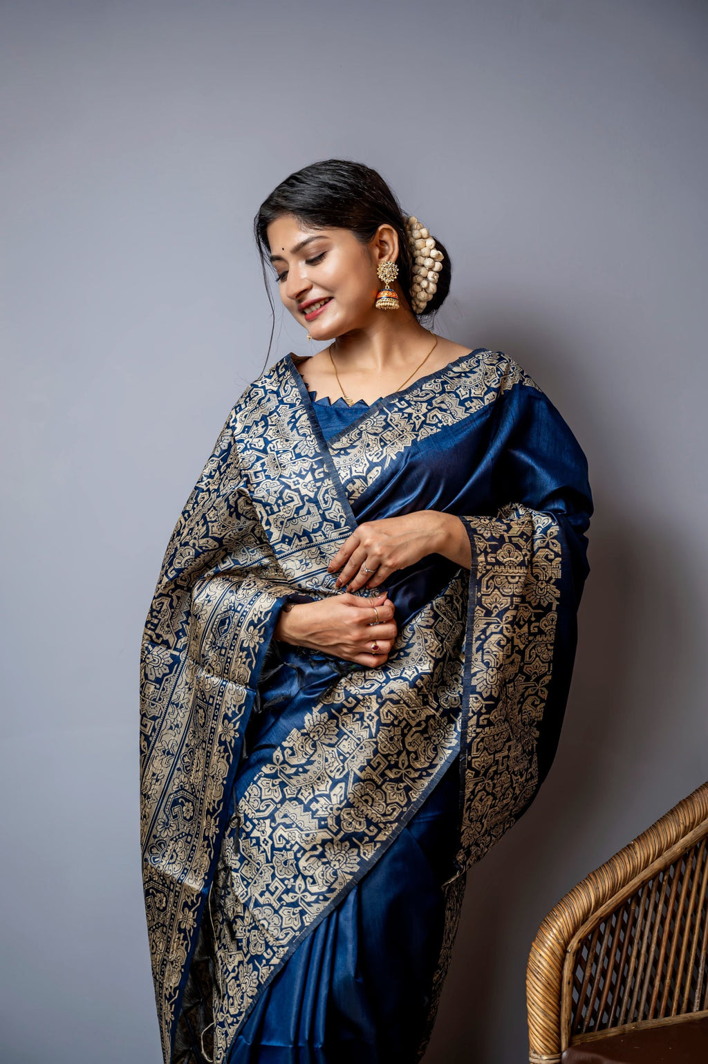 Navy Blue Handloom Raw Silk Weaving Designer Saree