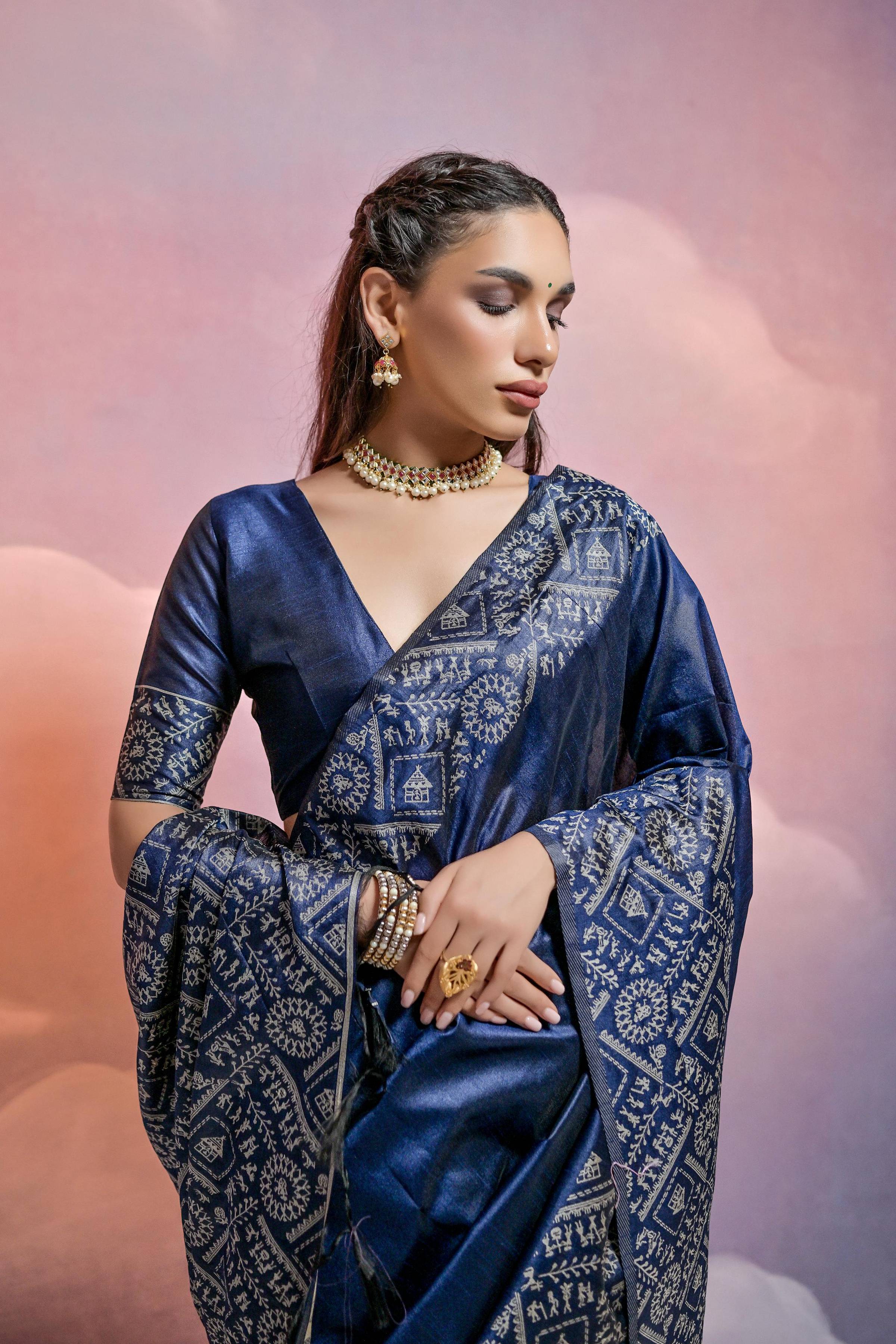 Navy Blue Handloom Raw Silk Saree with Elegant Weaving Detail