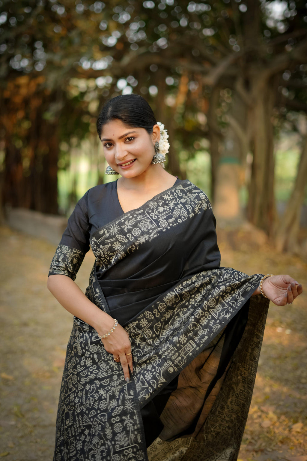Black Handloom Raw Silk Saree with Weaving Pallu and Blouse