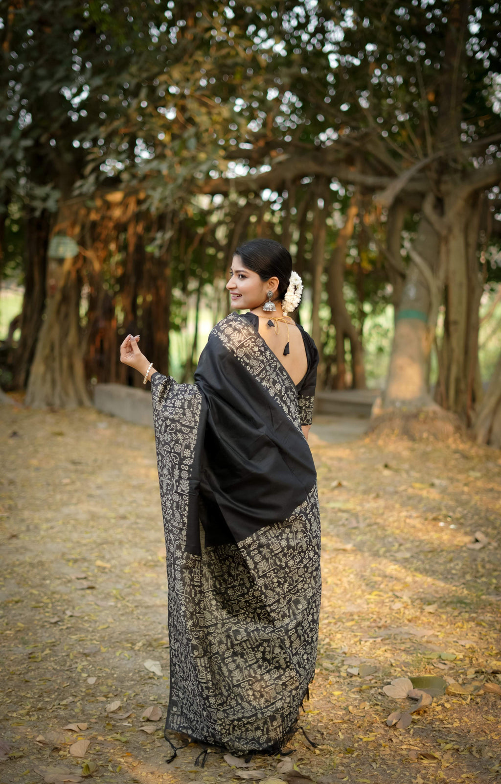 Black Handloom Raw Silk Saree with Weaving Pallu and Blouse