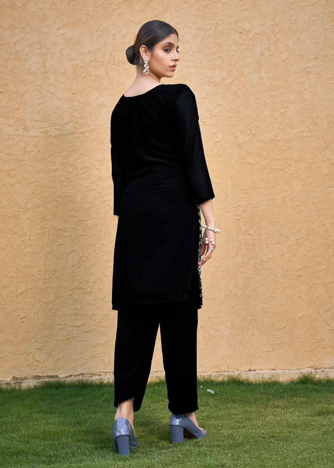 Women's Black Faux Georgette Chikan Embroidery Kurta with Bottom