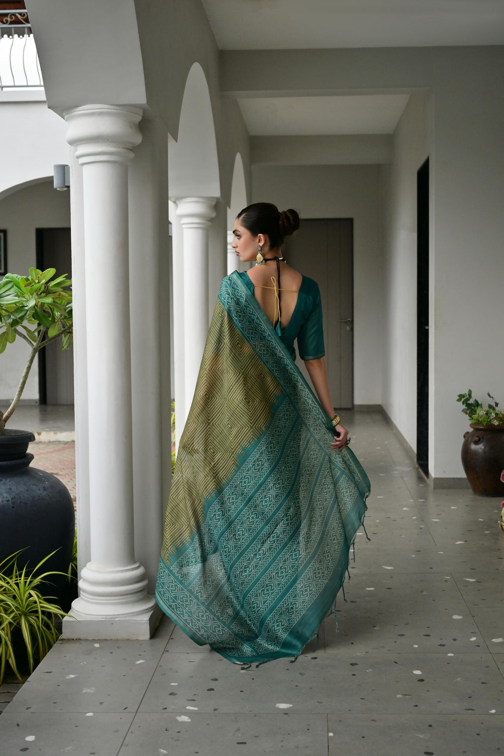 Women's Mehendi Soft Tussar Silk Saree with Ikkat Print & Blouse