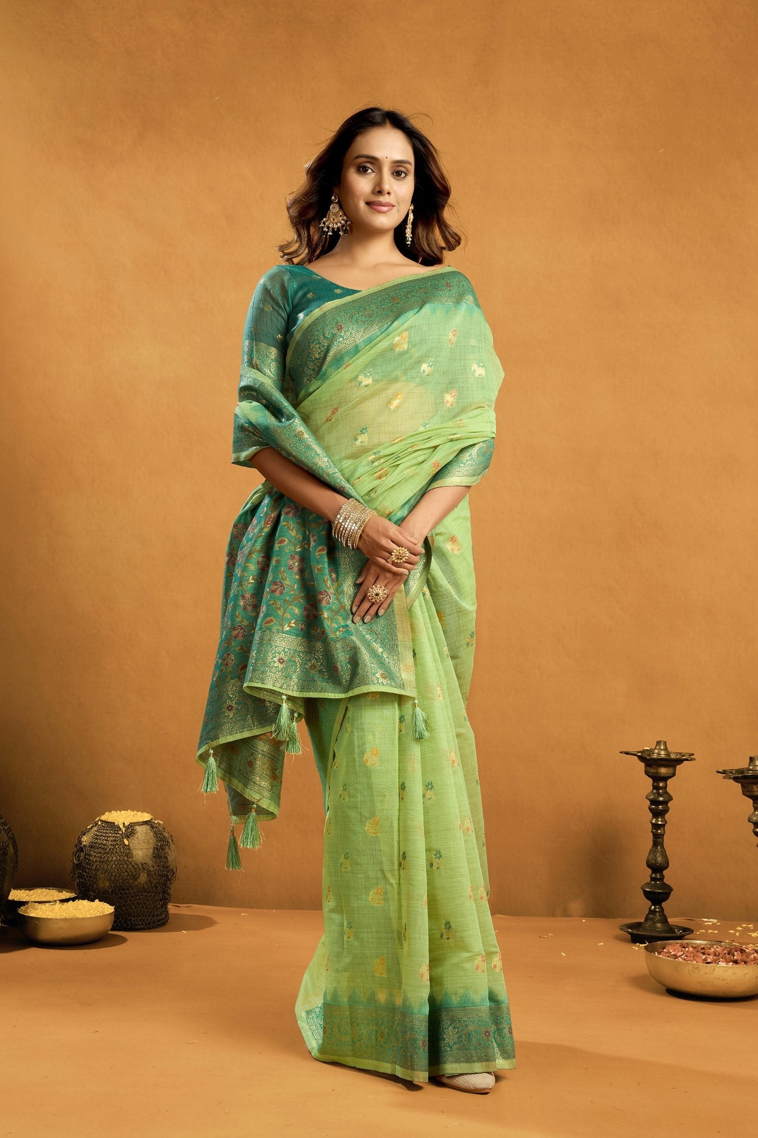 Women's Green Premium Spun Cotton Saree with Zari Woven Detail