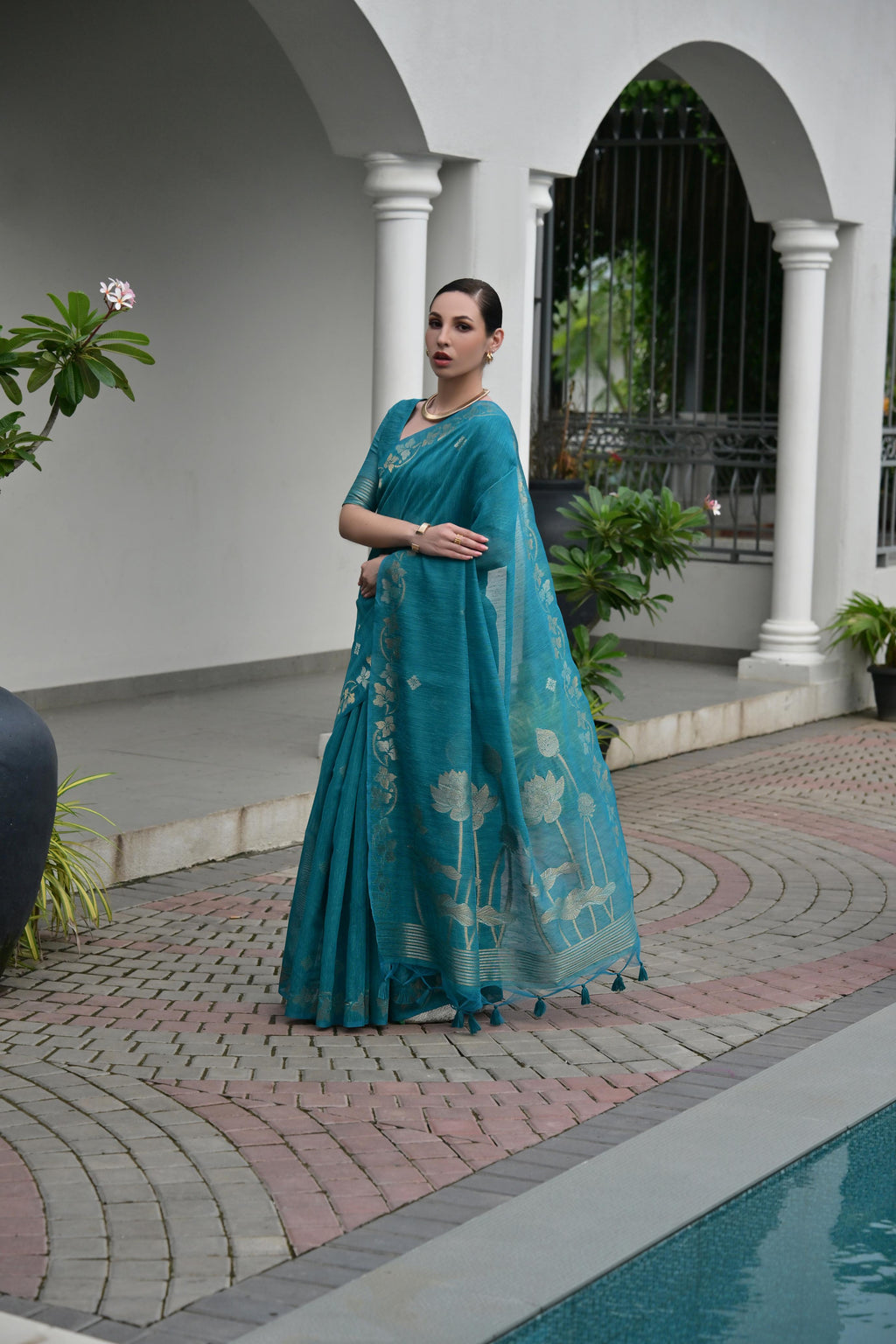 Women's Firozi Soft Jute Linen Silk Zari Woven Saree with Blouse