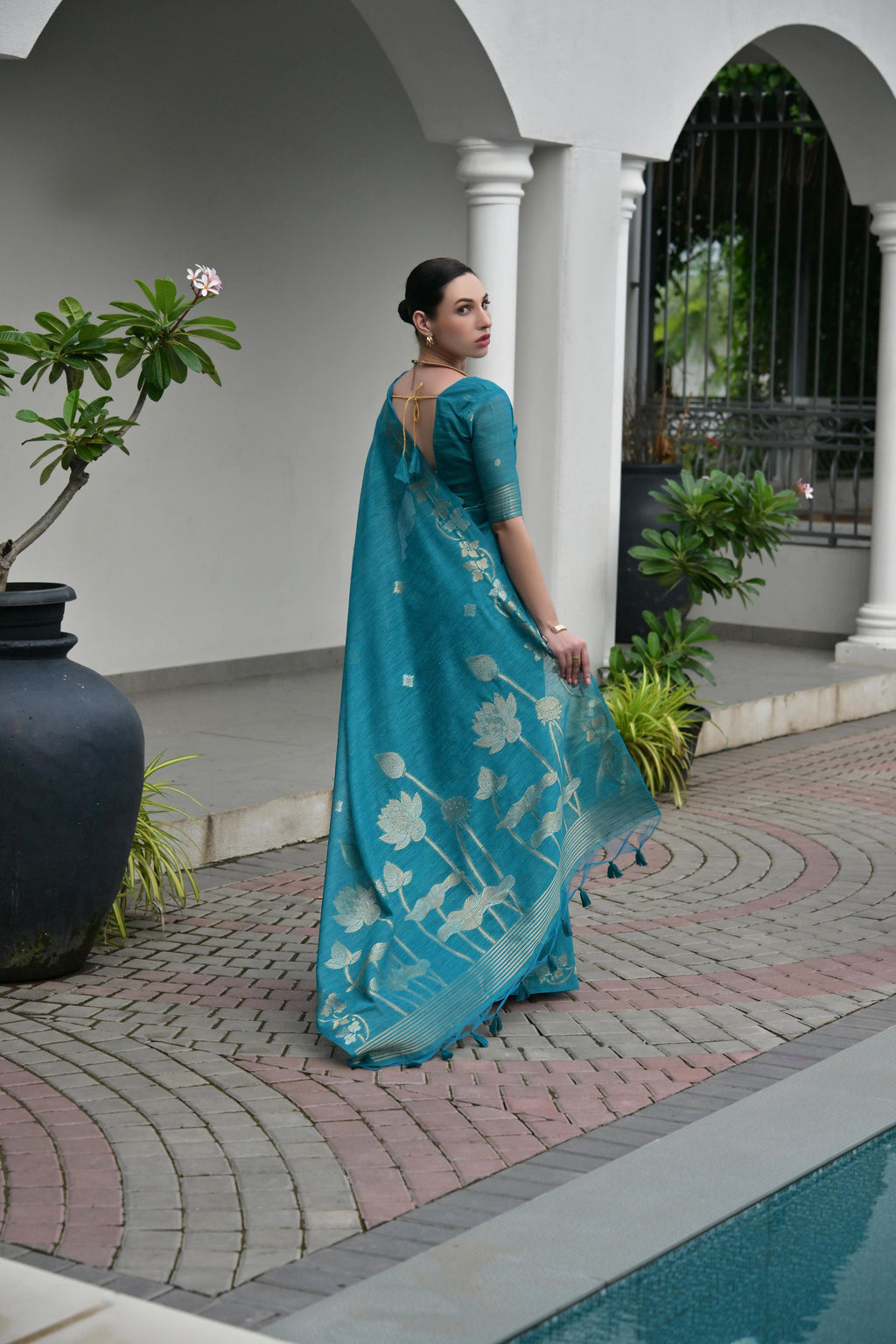 Women's Firozi Soft Jute Linen Silk Zari Woven Saree with Blouse