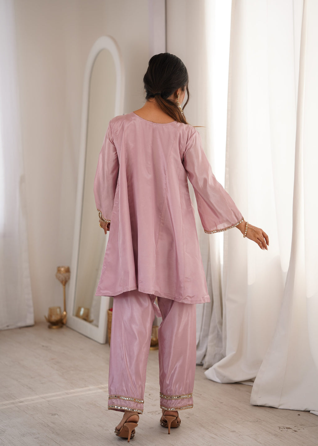 Baby Pink HO Silk Embroidered Kurta Set with Designer Batwa Bag