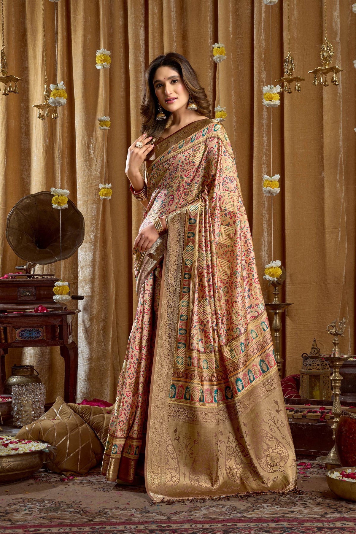 Cream Banarasi Digital Cluster Print Saree with Blouse