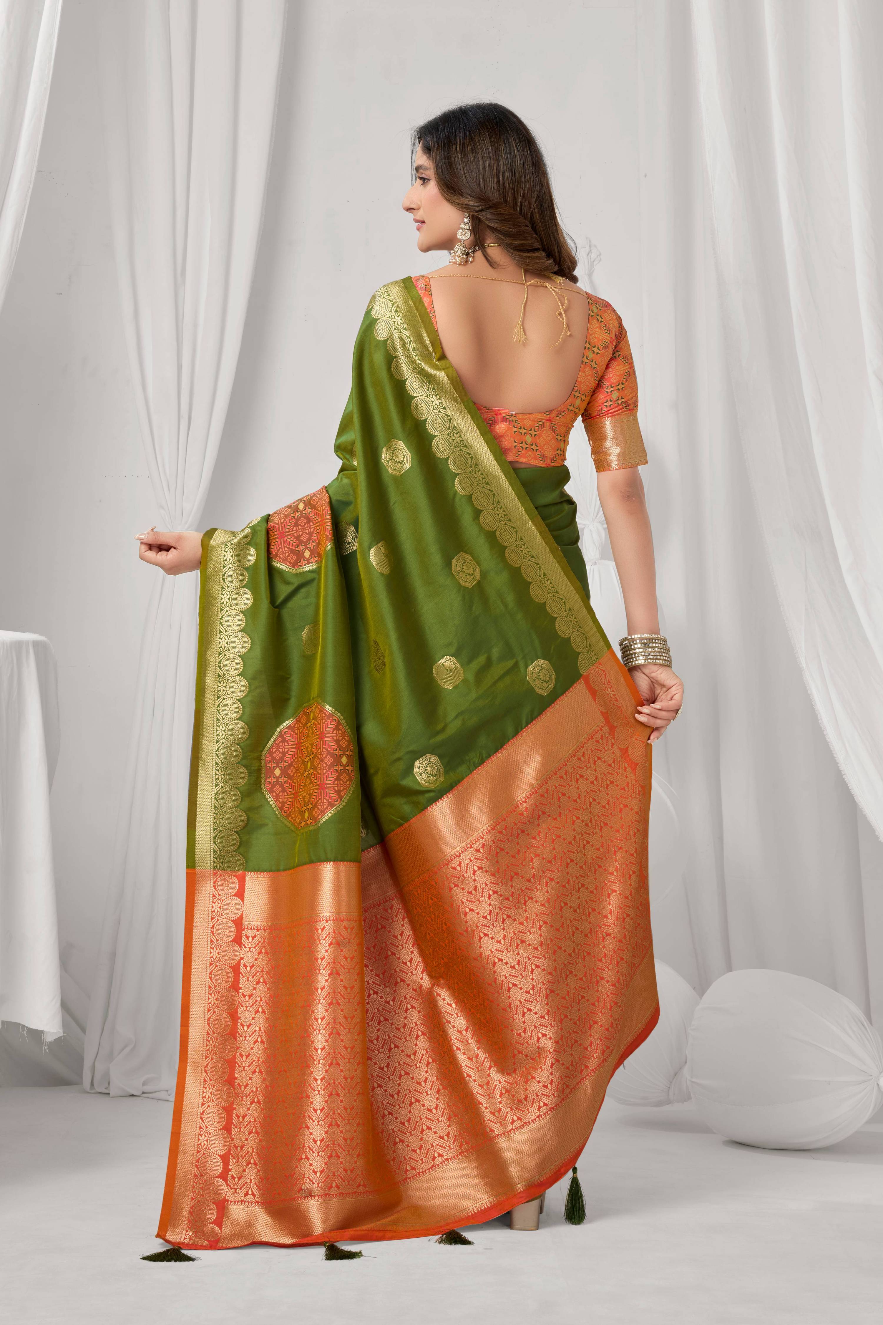 Green Soft Silk Zari Woven Saree for Festive Occasions