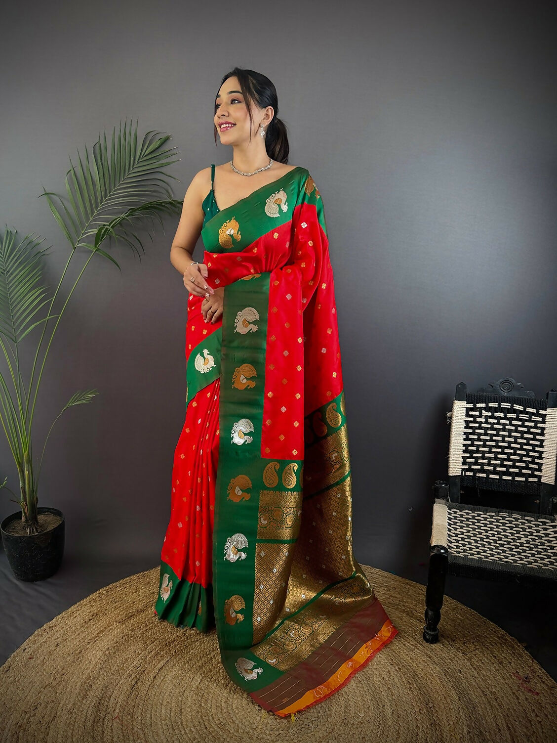 Joban Fashion Green Butti Banarasi Silk Sarees