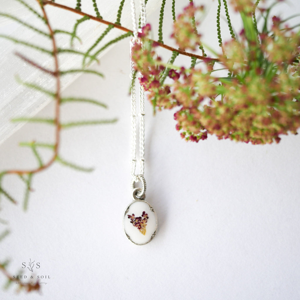 Heirloom Oval Pendant Necklace - Vintage Gold Plated Botanical