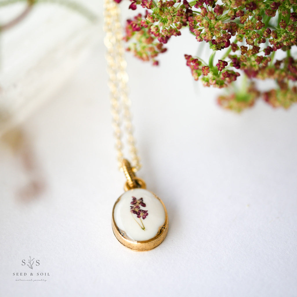 Heirloom Oval Pendant Necklace - Vintage Gold Plated Botanical