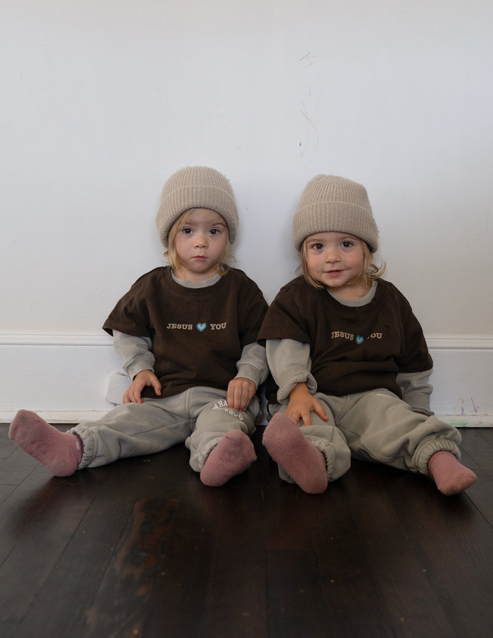 Kids Jesus Loves You Cotton Graphic Tee – Brown & Multi-Color